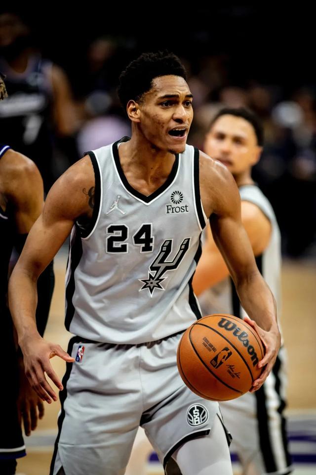  p data-id="gnbhd7bojb">德文·瓦塞尔(devin vassell),2000年8月23