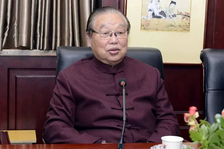  p data-id="gnbiygt6u8">张学文,1935年10月生,汉族,陕西汉中人,中医