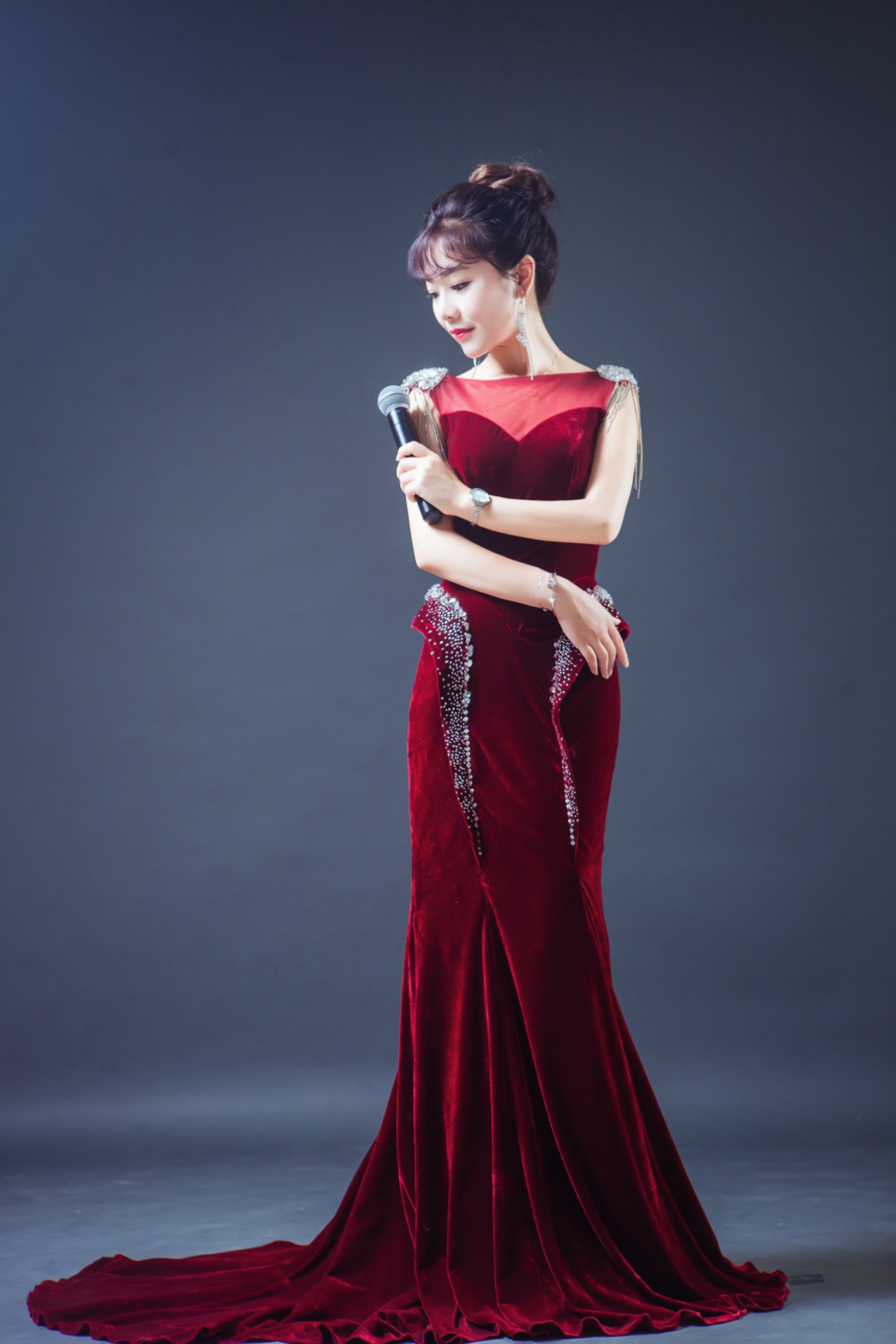 ="gnbvr2zicl">杨杨,女,出生于江苏省苏州市,中国内地中英双语主持人