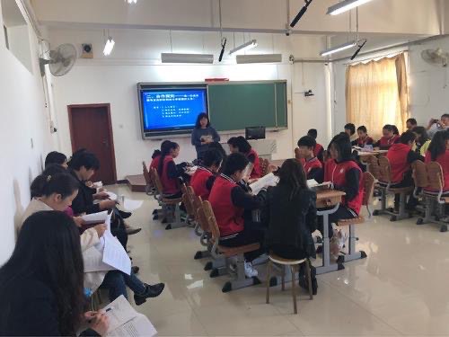  p>汕头市天竺中学创办于1996年9月,2006年9月扩办为完全中学,2016年