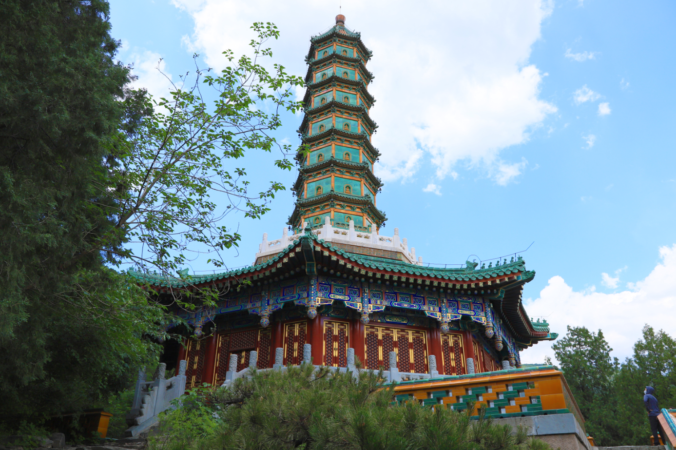 北京市区西北郊,占地188公顷,是一座具有山林特色的 a target="_blank