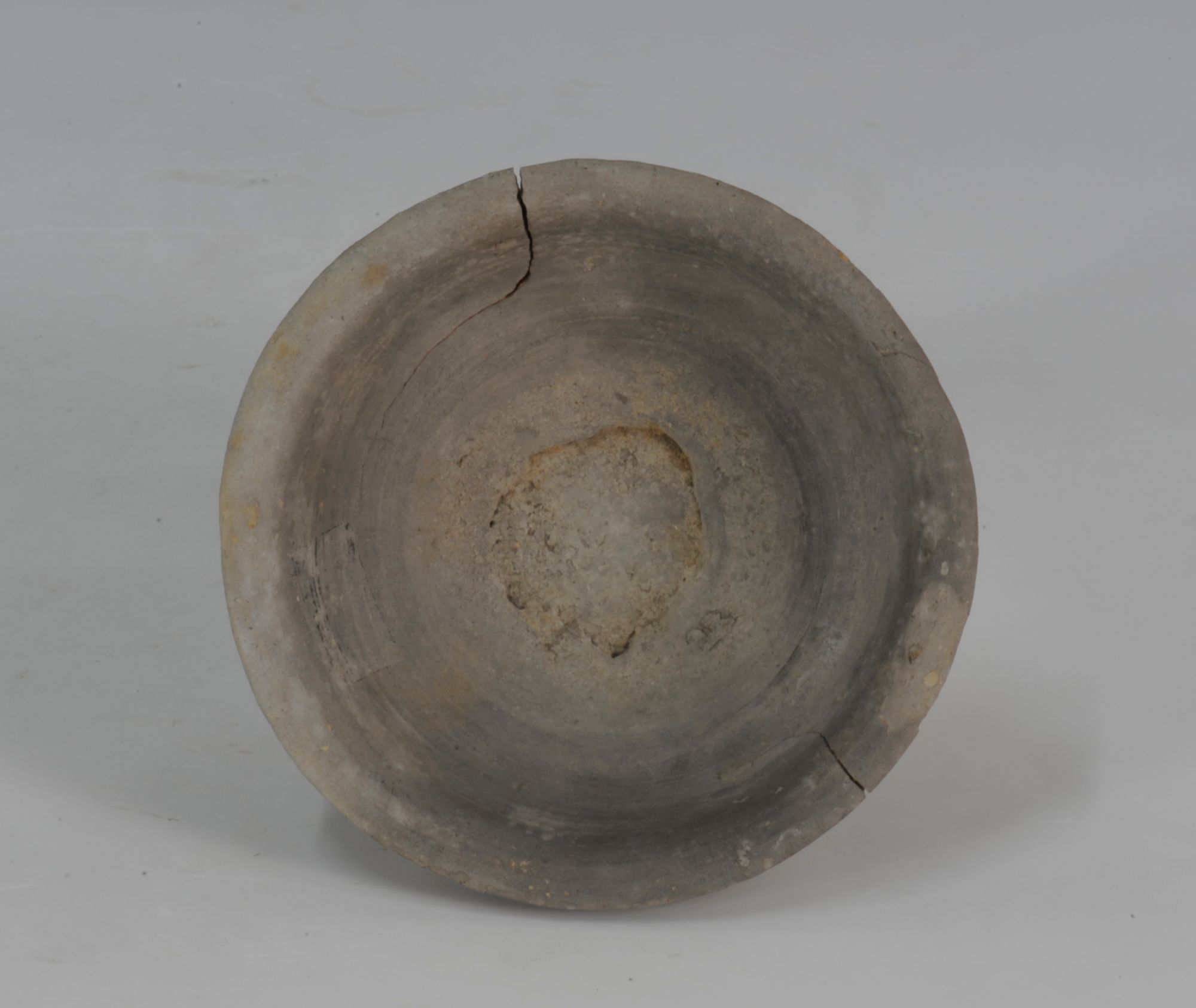 东晋灰陶素面陶碗