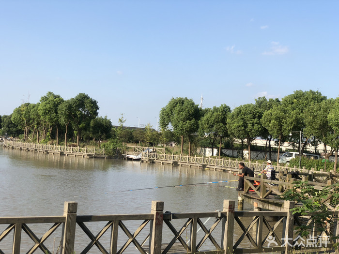 渔乐湾生态园坐落在于浦东新区新场镇笋王路1688号,交通便捷,紧邻南汇
