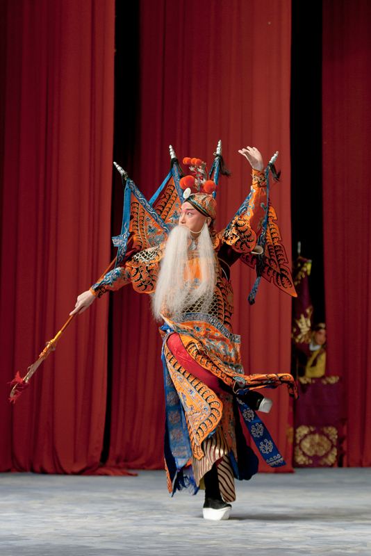 谭孝曾,男,1949年出生,中国著名 a target="_blank" href="/item/京剧