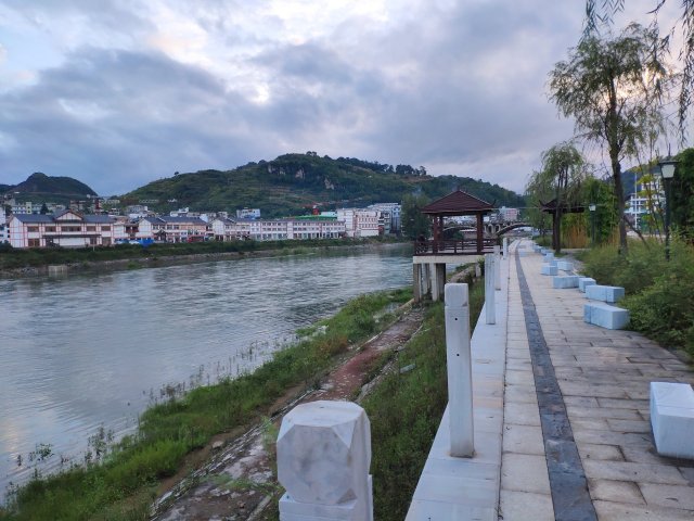  p data-id="swf6tbyd5aei">龙河镇,隶属于贵州省六盘水市六枝特区