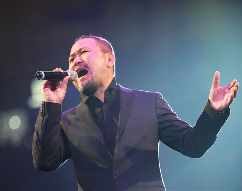  p>《放你在心》是张镐哲演唱的一首歌曲,收录于1988年发行的专辑《 a