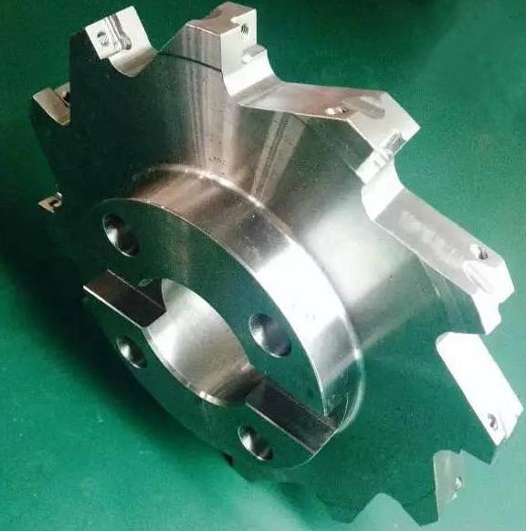  p>三面刃铣刀简称三面刃:三个刃口均有后角,刃口锋利,切削轻快.