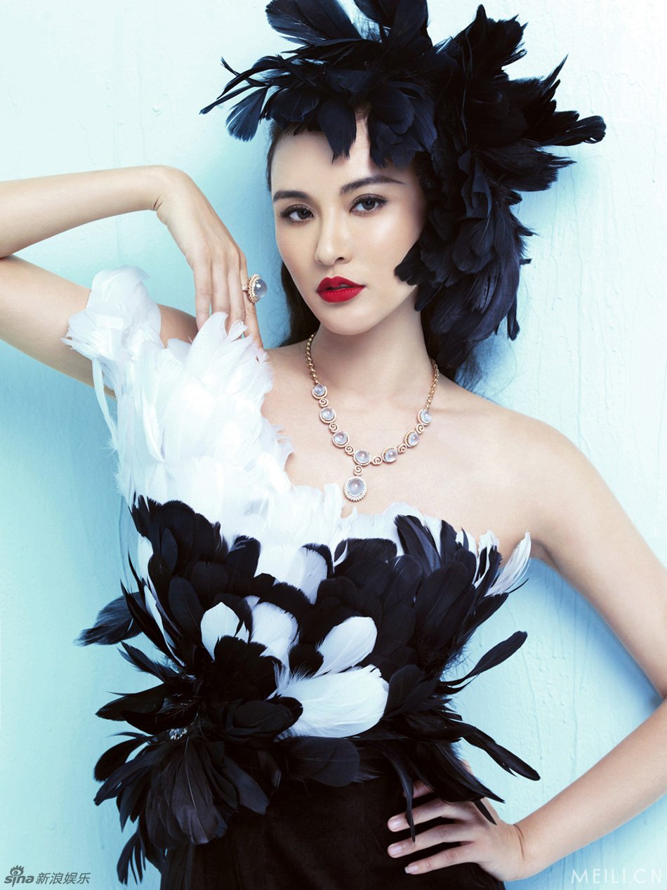  p>莫小奇(原名王萌萌,曾用名莫小棋,莫麒),1981年9月6日出生于中国