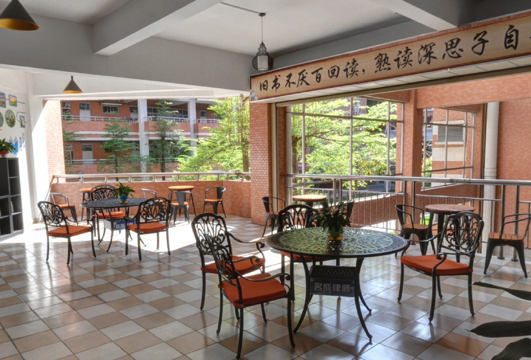 1 senior high school)是广东省一级学校,该校在2007年6月被评为广东