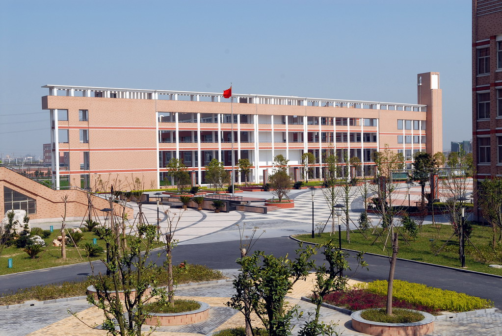 href data-lemmaid"8272136>凤鸣高级中学/a>位于浙江省嘉兴市