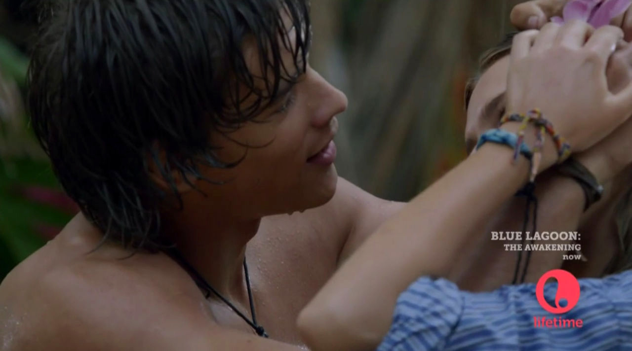  p>《蓝色珊瑚礁:觉醒》是一部由jake newsome执导青春爱情片, a href