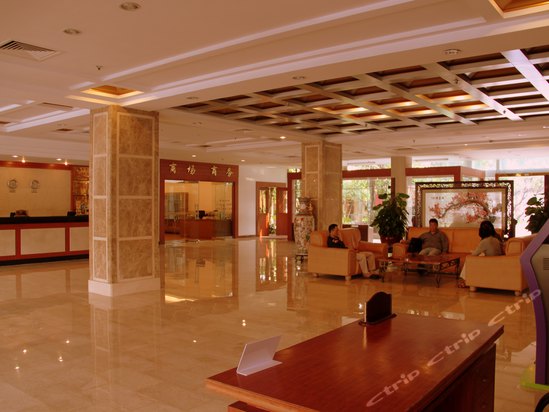  p data-id="gnhdlydomg">广州番禺美丽华大酒店其园林式建筑风格和