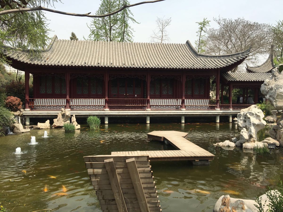  p>紫荆山公园,位于河南省 a target="_blank" href="/item/郑州市">