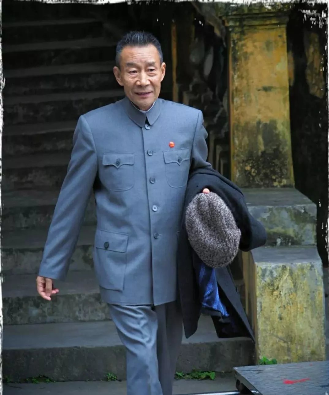 出道40年拿33个影帝，这位老戏骨让小鲜肉无话可说！_百科TA说