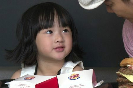  p data-id="gncon7r923">吴欣怡,小名neinei,艺人 a target="_blank"