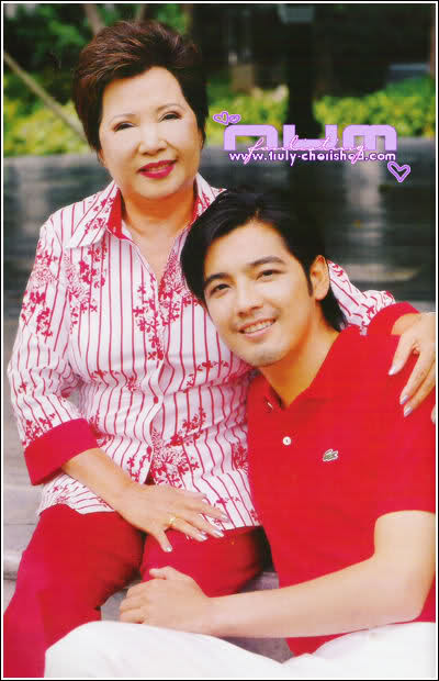  p>索纳拉姆·泰匹塔克(num),1973年8月22日出生于泰国曼谷,在泰国蓝