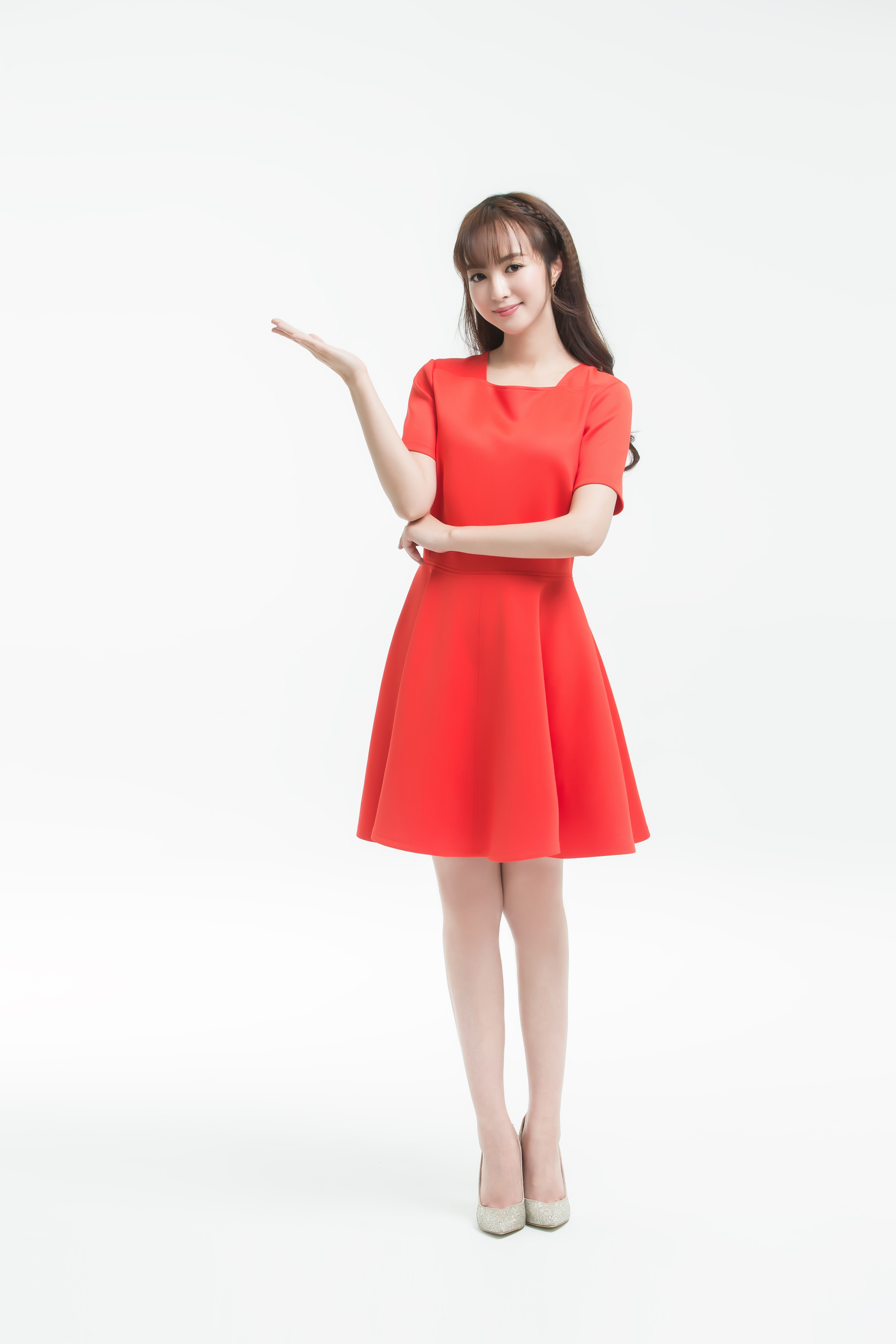  p data-id="gnwja3m121">李蜜,籍贯福建,中国传媒大学播音主持专业