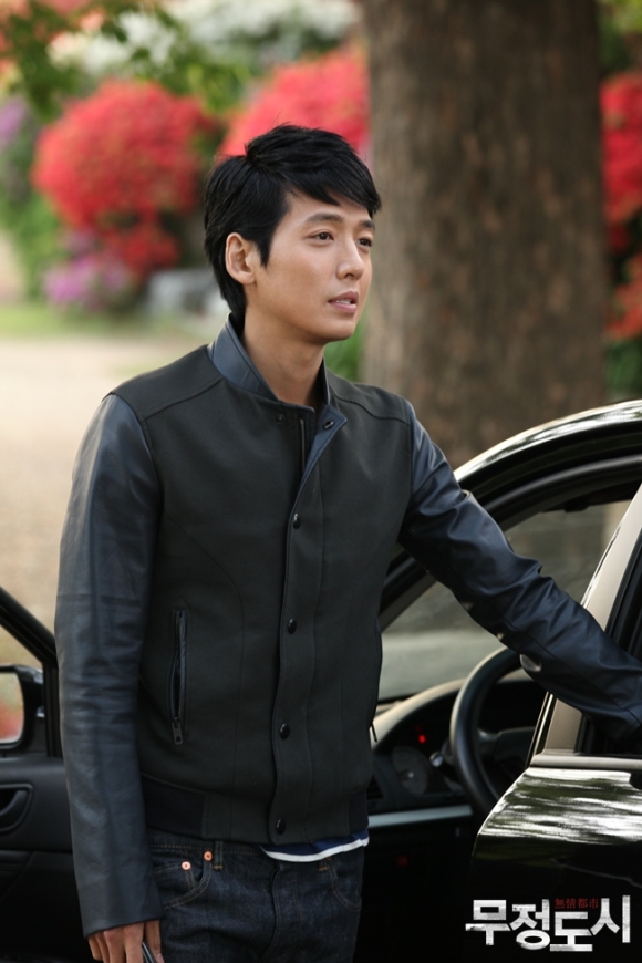  p>《无情都市》是韩国jtbc有线台于2013年5月27日起播出的月火连续剧