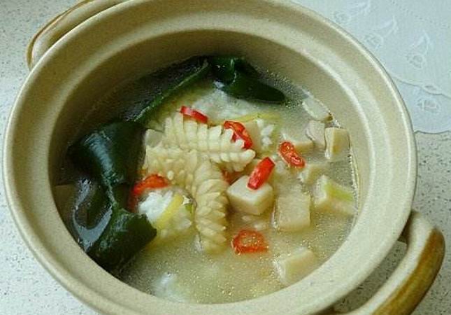 鱿鱼海带蘑菇汤饭