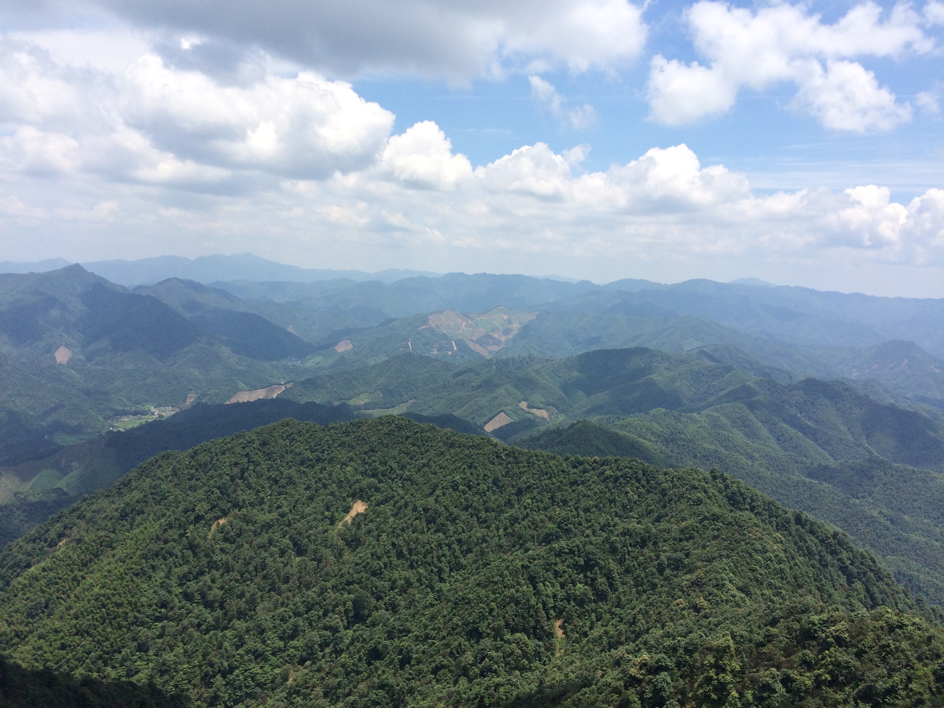 ">紫瑶山,位于江西省 a target="_blank" href="/item/泰和县/83931"
