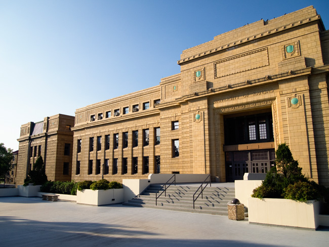  p>堪萨斯大学(university of kansas),简称ku,坐落在美国堪萨斯州的