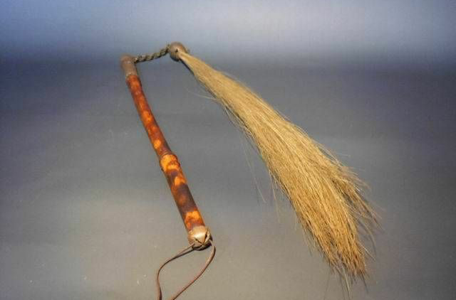  p>麈柄: a target="_blank" href="/item/麈尾">麈尾 /a>的柄.