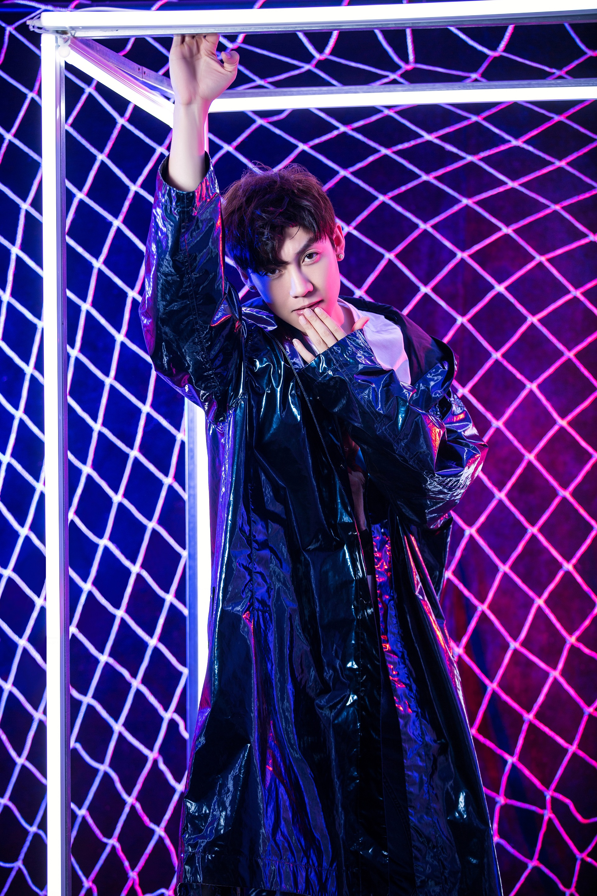  p>王野,1987年6月17日出生于辽宁省沈阳市,中国内地男歌手,演员,毕业