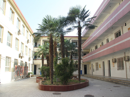  p data-id="gnwkyj6sj6">西安市中铁中学(外文名:xian zhongtie