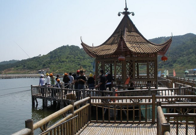  p>高坞休闲农庄餐馆类型:农家菜,地址;浙江省富阳市受降镇银湖村.