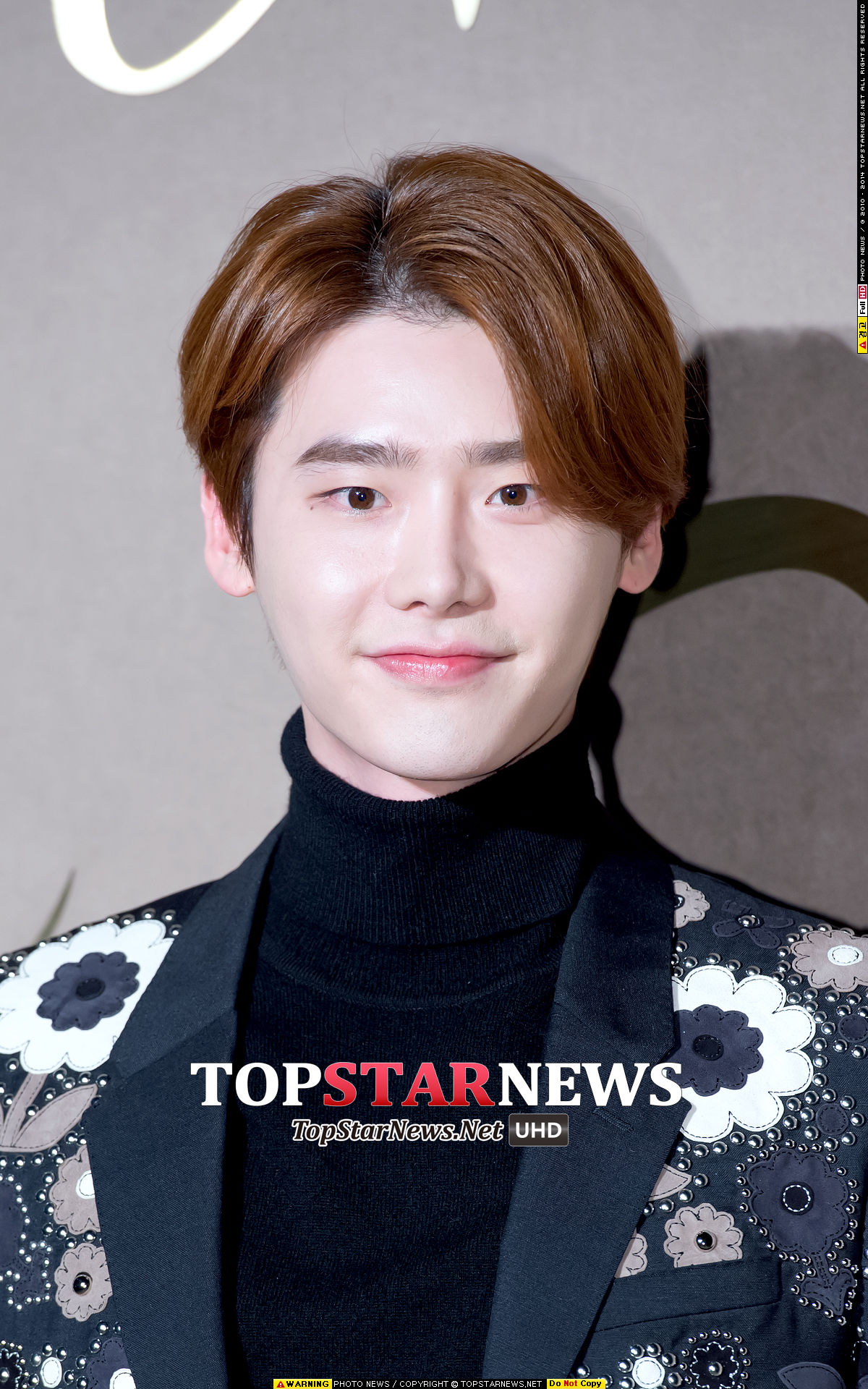 lee jong suk) /i>,1989年9月14日出生于京畿道龙仁,韩国男演员