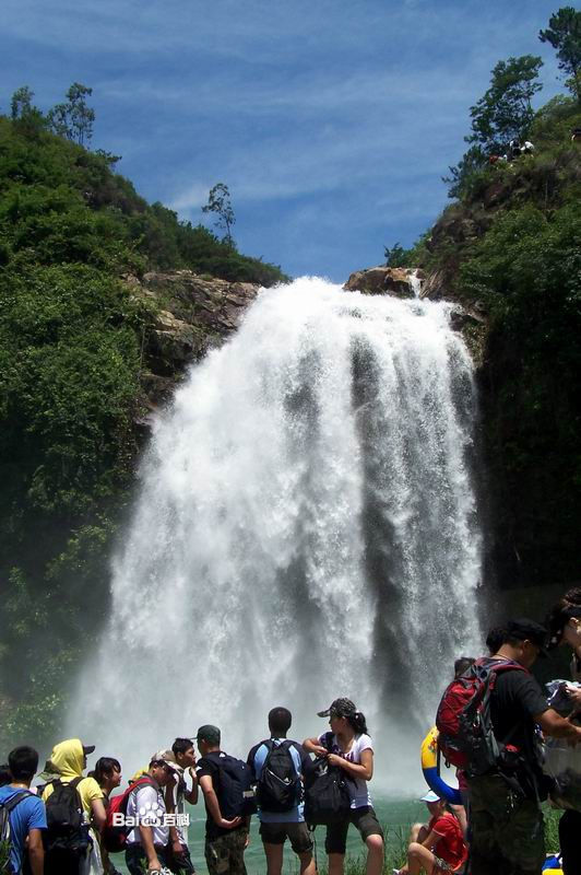  p>百潭谷是位于揭西五经富镇中和村庵背的磜墙崆瀑布,因秀丽风光被