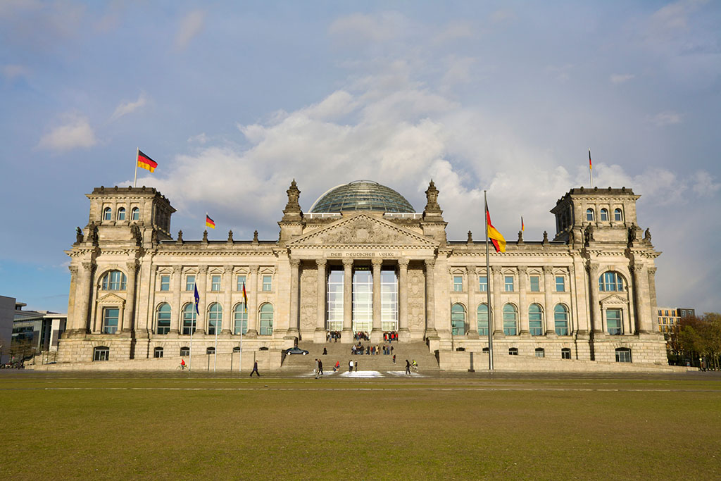  p>德国国会大厦(德语:   reichstagsgeb  ude),简称国会大厦;官方