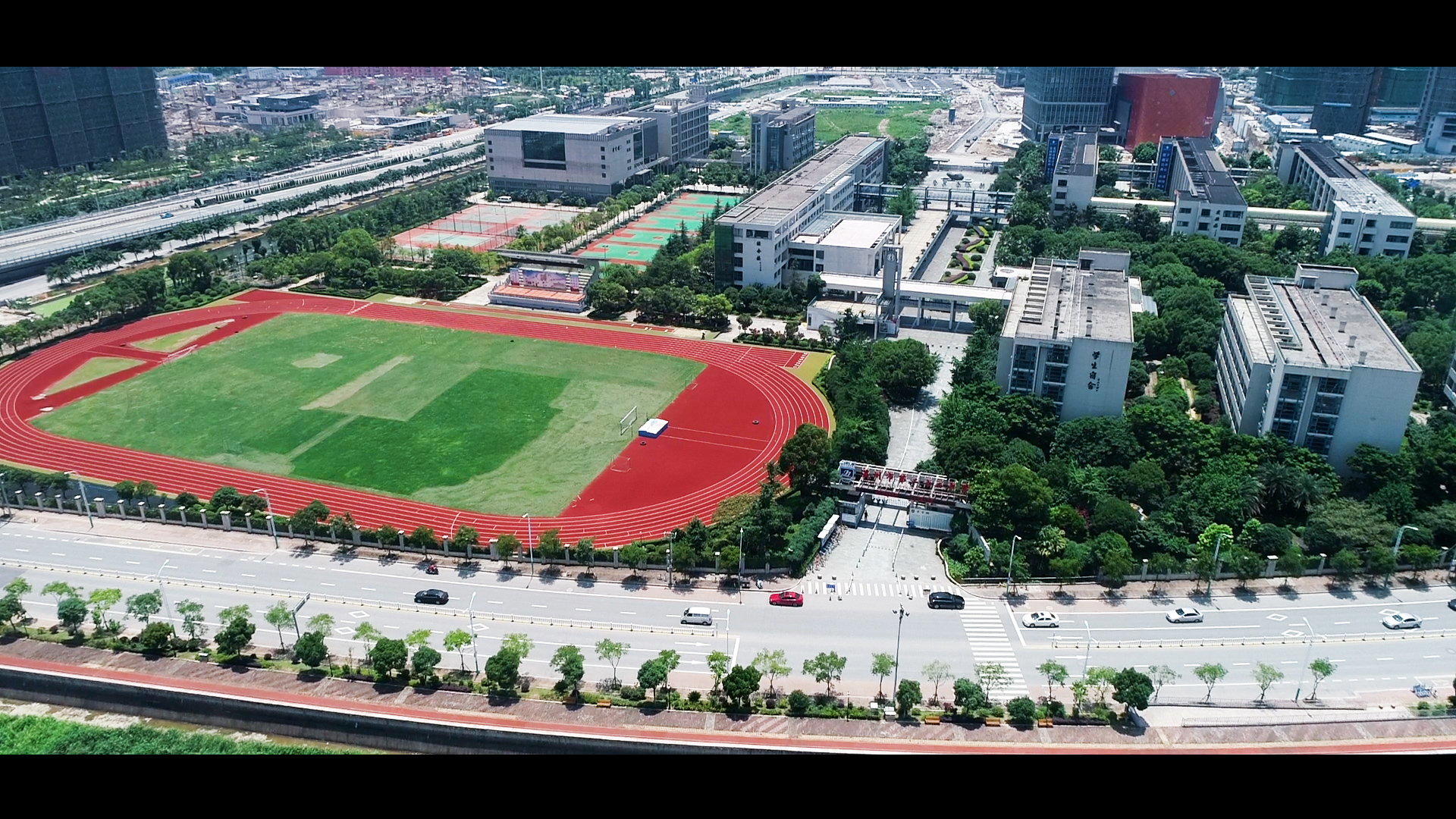  p>温州市第二十二中学是温州市直属寄宿制公办普通高级中学,创办于