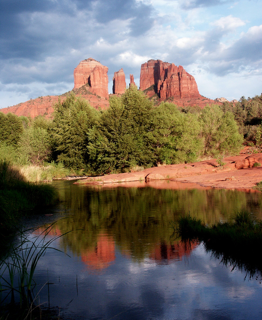 休闲,度假地,以独特的"红岩石风景"和浓郁的印第安文化和风情名而闻名