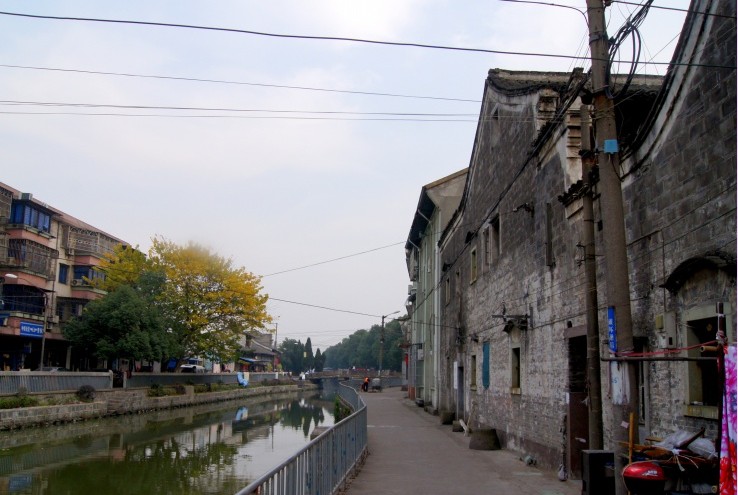 湖州骆驼桥,始建于唐垂拱元年(公元685年),以其"形穹若骆驼背"而得