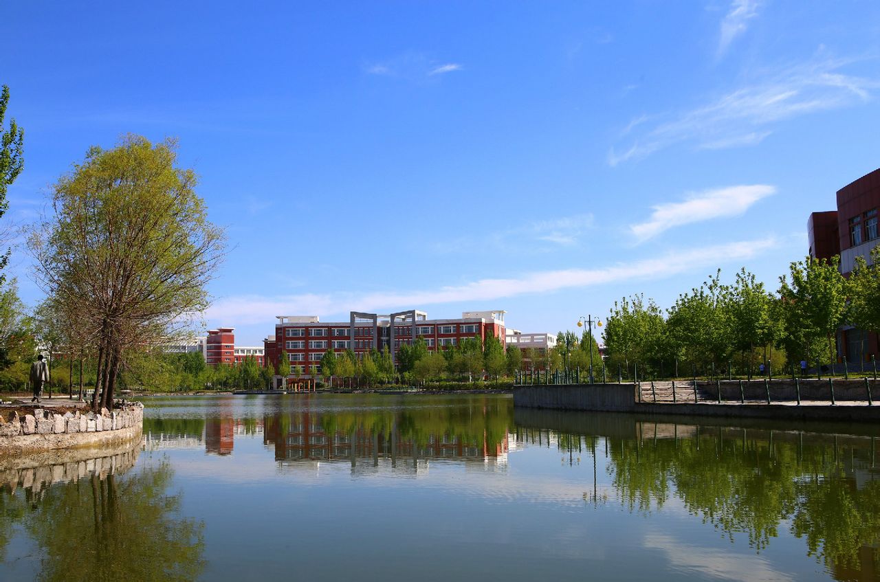  p>东北石油大学 i>(northeast petroleum university) /i>,简称东油 