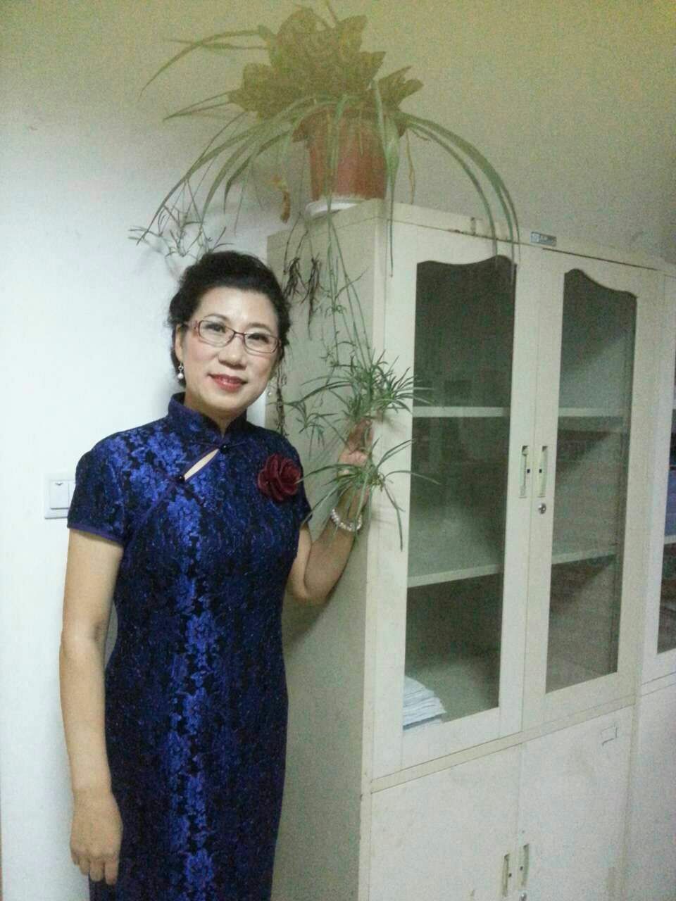  p>季丽新,女,汉族,1965年5月6日生,黑龙江省青冈县人.