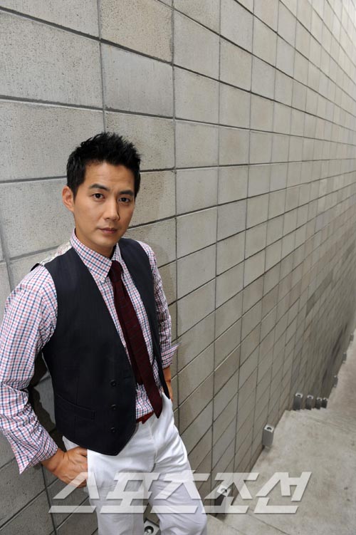  p>柳镇(      ),1972年11月16日出生于韩国首尔,韩国影视演员,毕业于