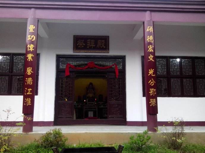 是一处始建于明代中期的家族祠堂建筑,属于方氏家族祭祀祖先和先贤的