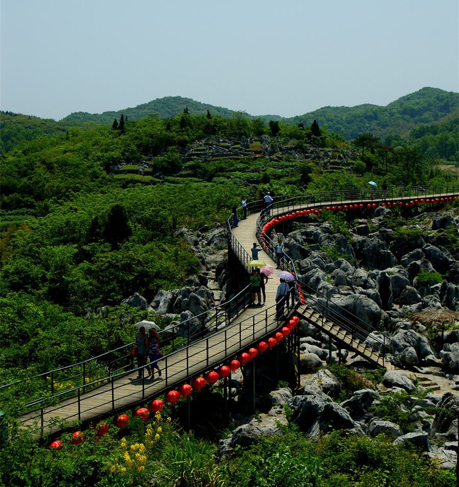  p>丫山风景区位于安徽省 a target="_blank" href="/item/芜湖市