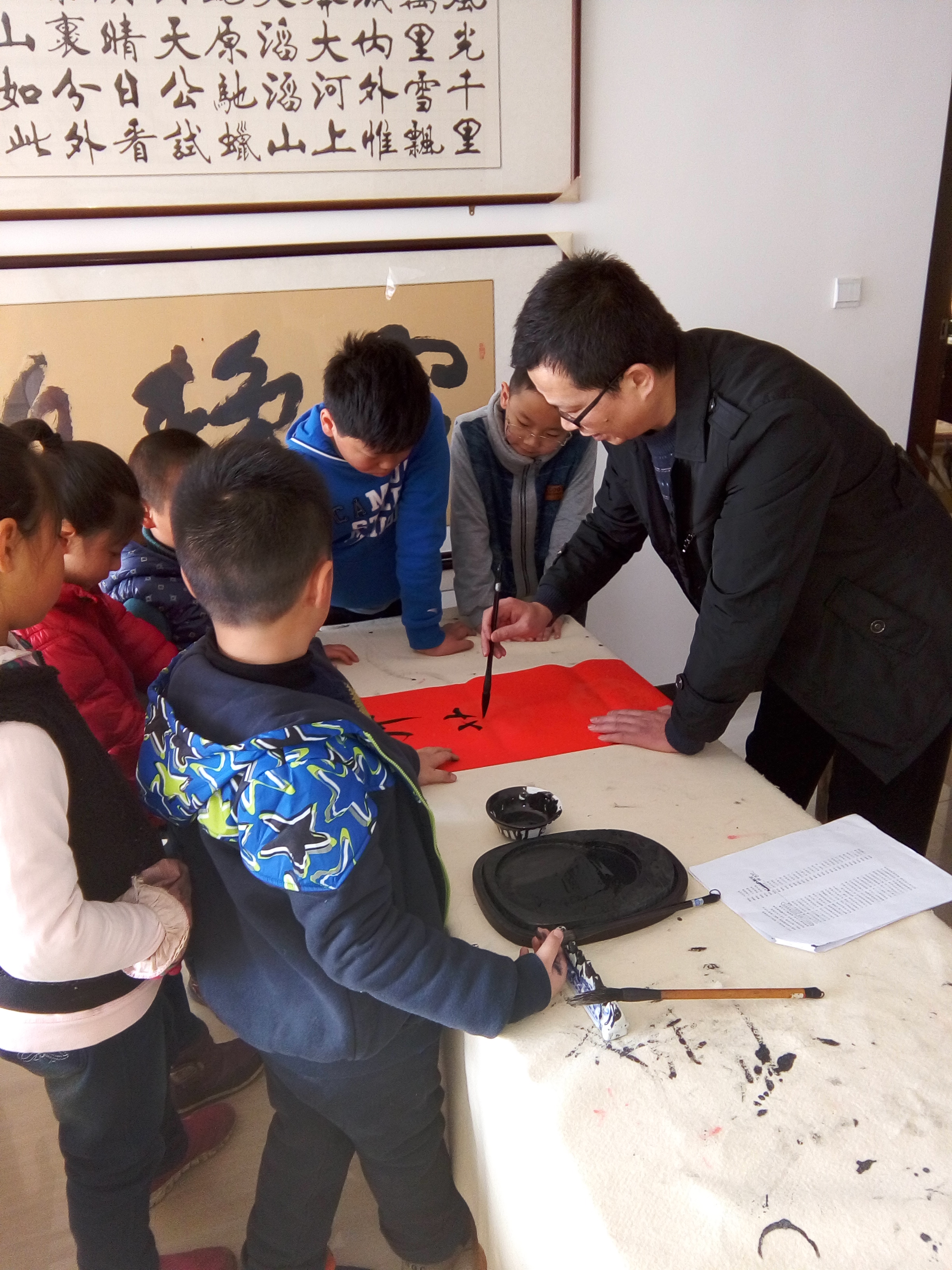  p data-id="go0duy0i99">由书画艺术家自愿组织,通过开展创作,交流