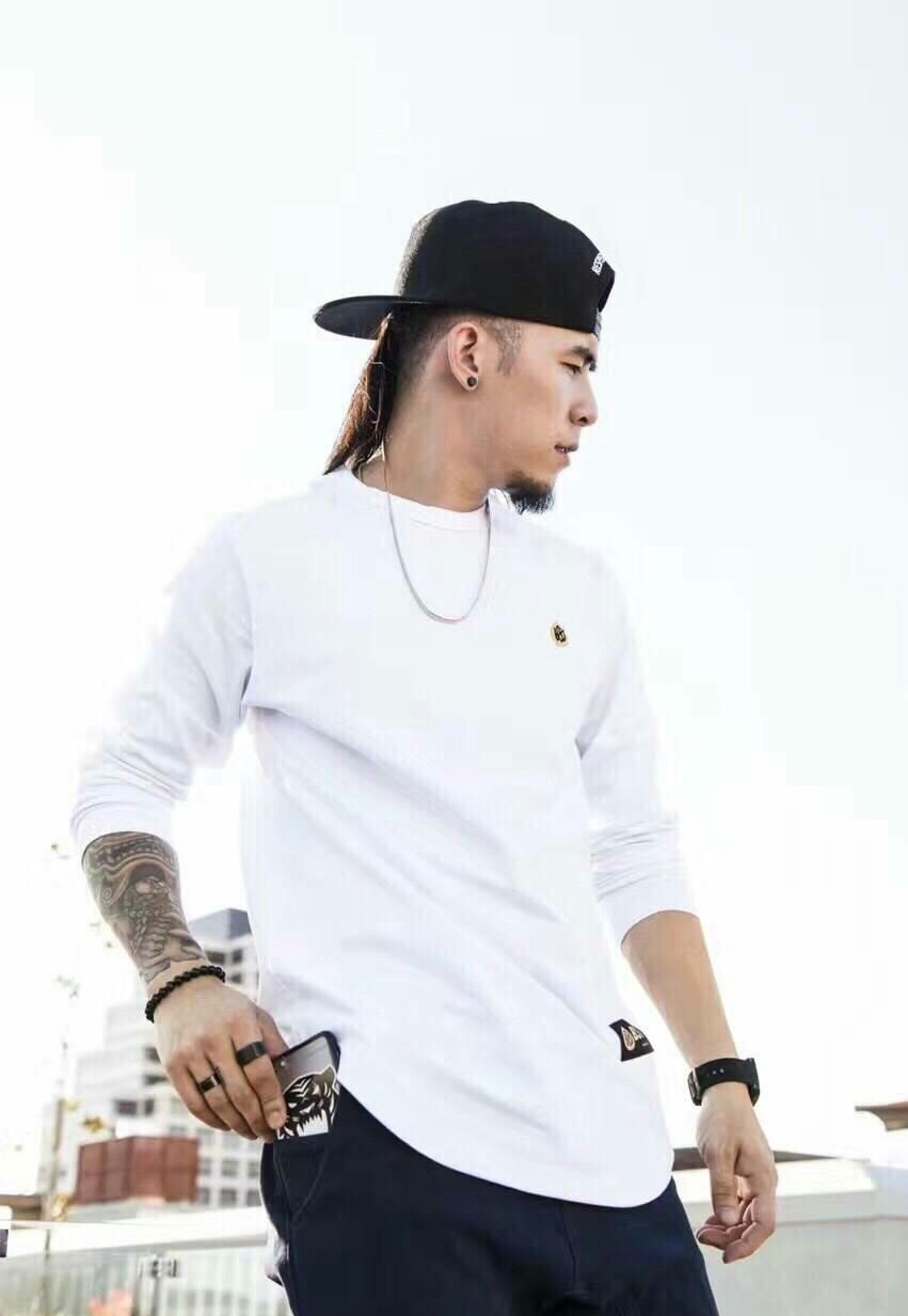  p>何展成,全名janathan ha,kinjaz成员.