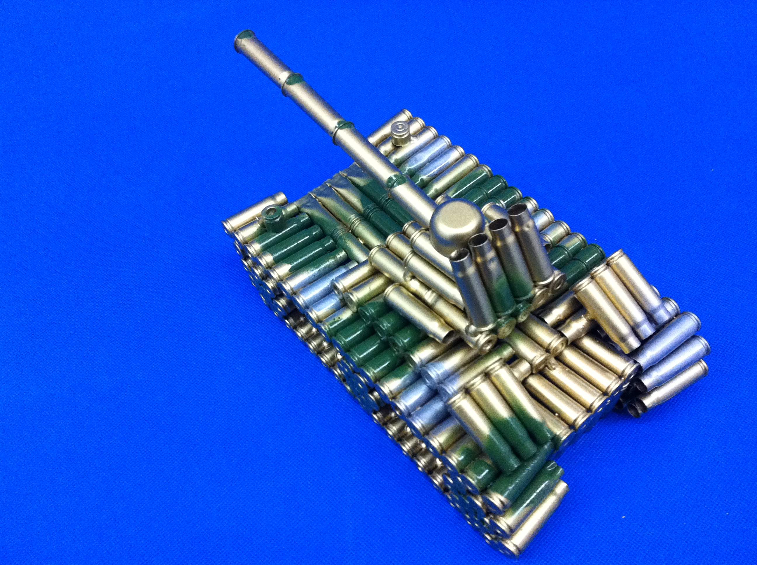  p>弹壳工艺品,又称子弹壳工艺品,弹壳模型.