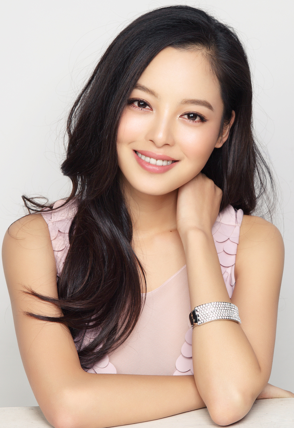  p>辛芷蕾 i>(原名辛蕾) /i>,1986年2月28日出生于黑龙江省鹤岗市