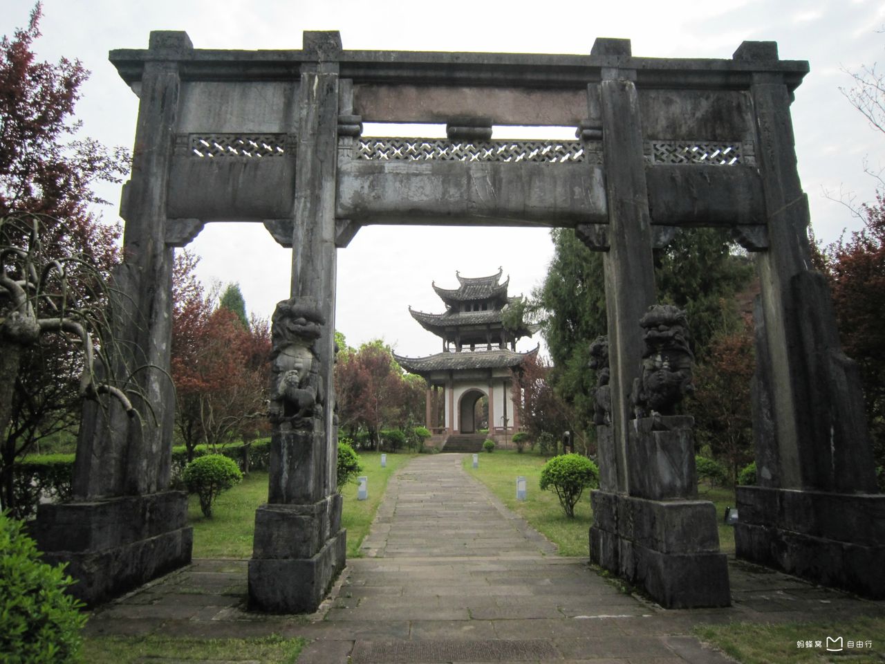 古城岩,坐落在安徽省黄山市 a target="_blank" href="/item/休宁县