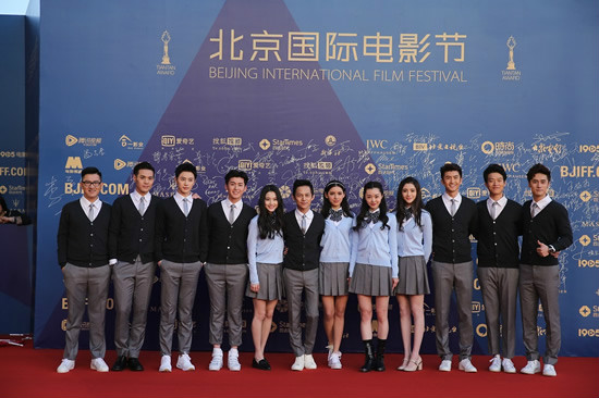 模特,歌手,毕业于上海 a target="_blank" href="/item/东华大学">