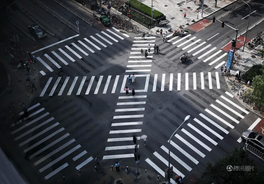 b>行人专用时相或全向十字路口)是一种为了保护行人的安全