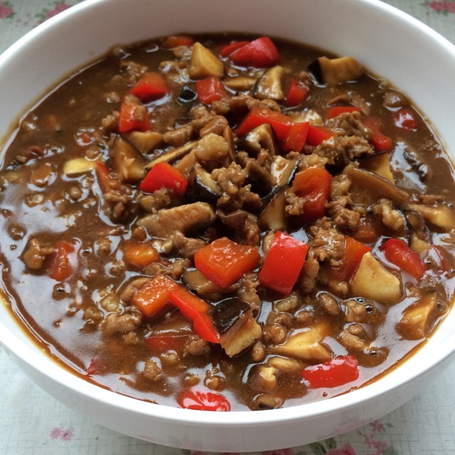 送上先香菇卤肉丁,我今天的这款菜里面还多了一份江笋,没