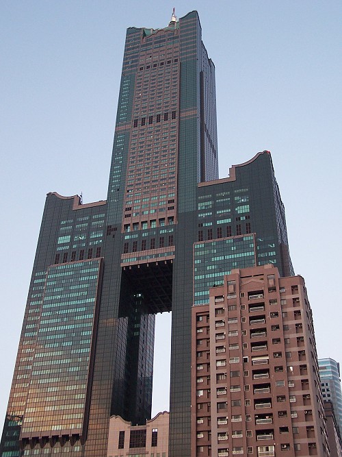  p>高雄85大楼(85 sky tower),又称东帝士85国际广场,东帝士建台大楼