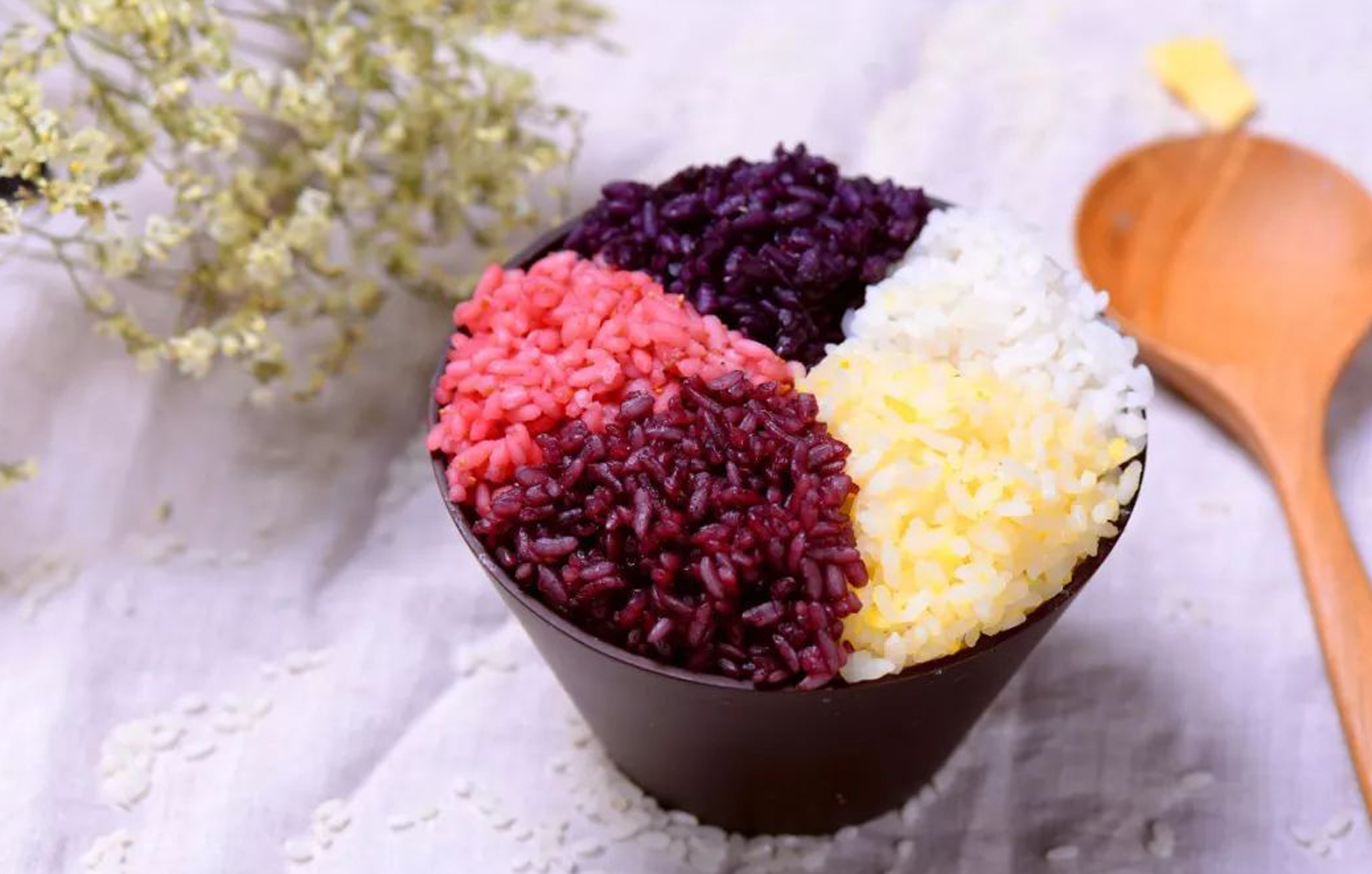  p>五色糯米饭是 a target="_blank" href="/item/布依族/152623"